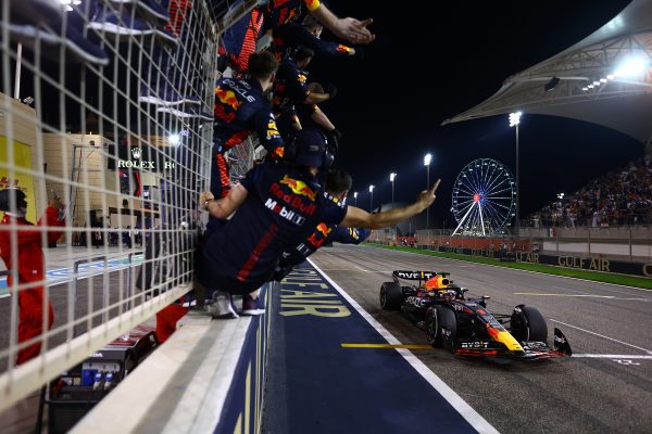VN Bahreina: Verstappenovo rezultatsko, Alonsovo vozačko savršenstvo