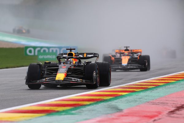 Reakcije na sprint: U Mercedesu ljuti zbog Lewisove kazne