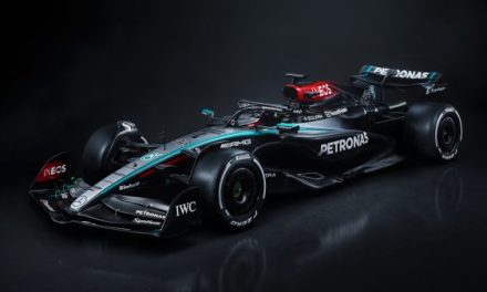 Mercedes predstavio novi W15!