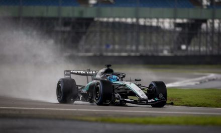 Mercedes odradio prvu vožnju s bolidom W17 na kišovitom Silverstoneu