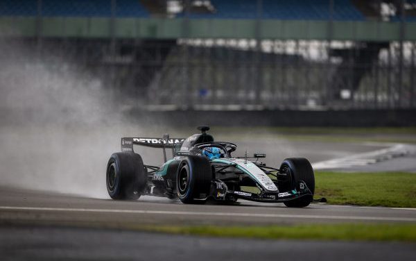 Mercedes odradio prvu vožnju s bolidom W17 na kišovitom Silverstoneu
