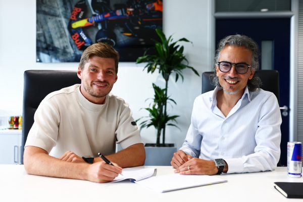 Max Verstappen potpisao novi ugovor s Red Bull Racingom do 2030.